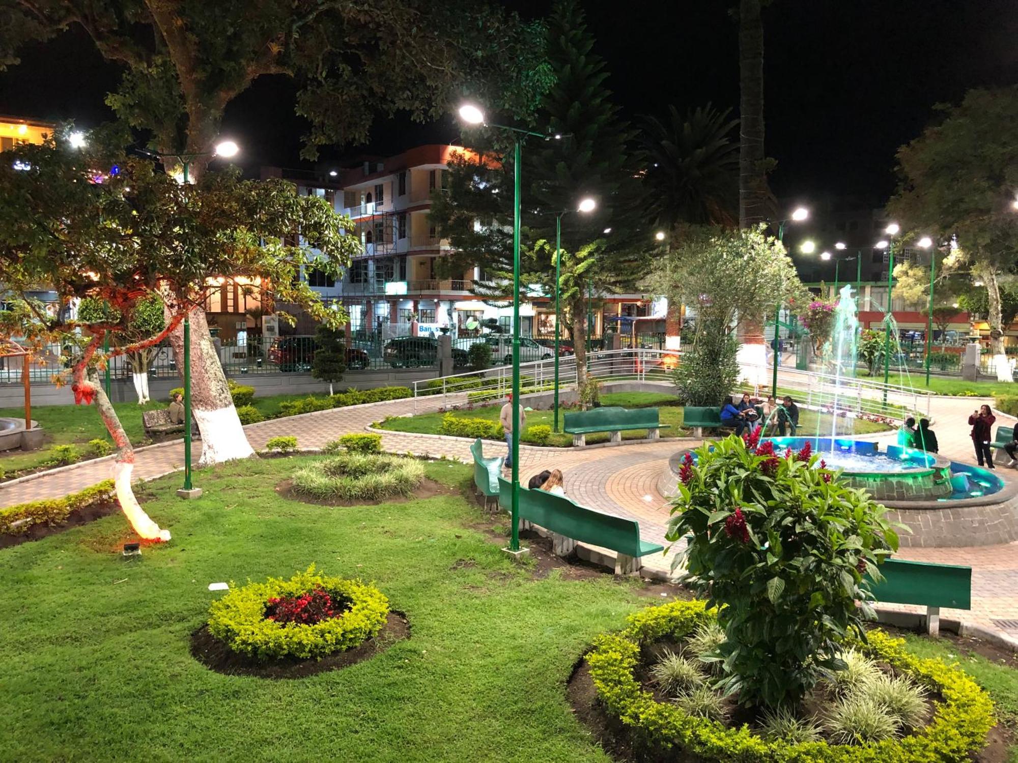 באניוס Loft Apartment In Town מראה חיצוני תמונה
